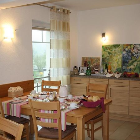 Weingut Goeres Hotell Briedel Exteriör bild