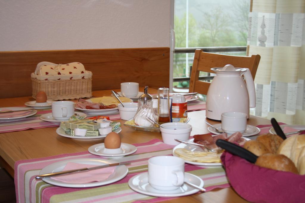 Weingut Goeres Hotell Briedel Exteriör bild