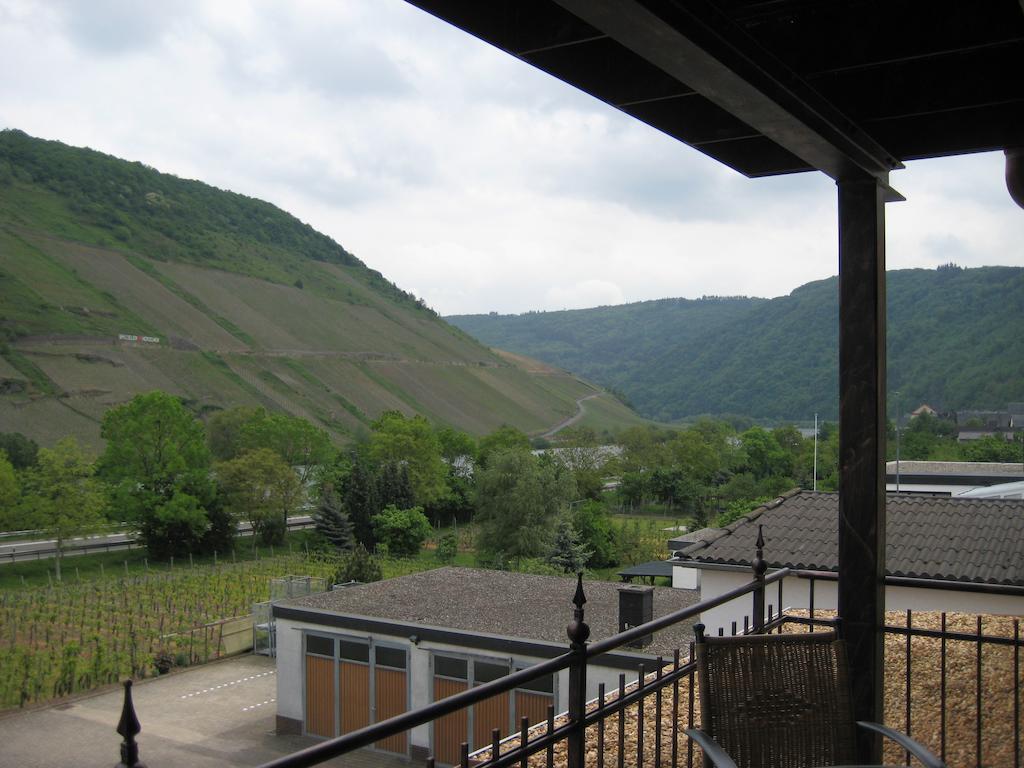 Weingut Goeres Hotell Briedel Rum bild