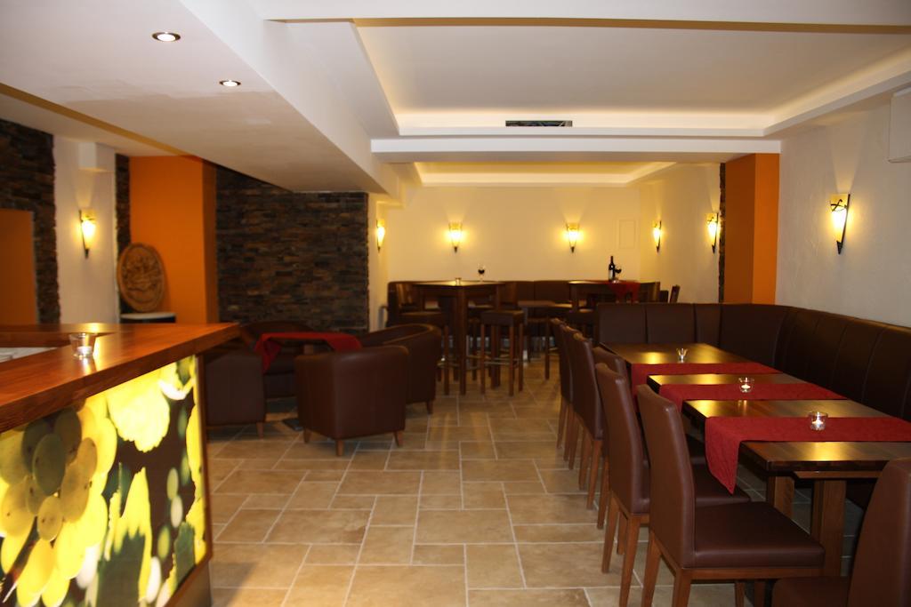 Weingut Goeres Hotell Briedel Rum bild